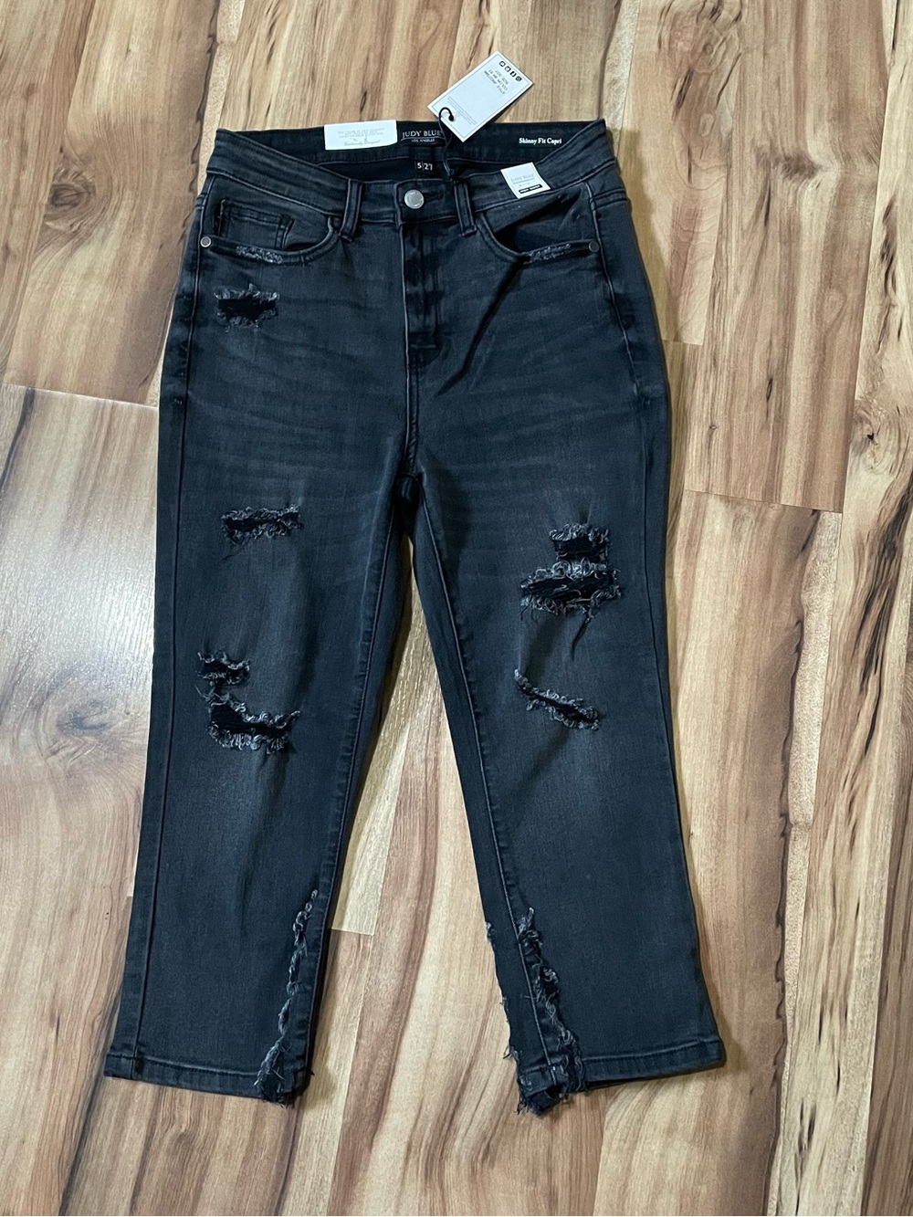 NWT Judy Blue High Waisted Ripped Skinny Crop Denim Capris Black 5/27
